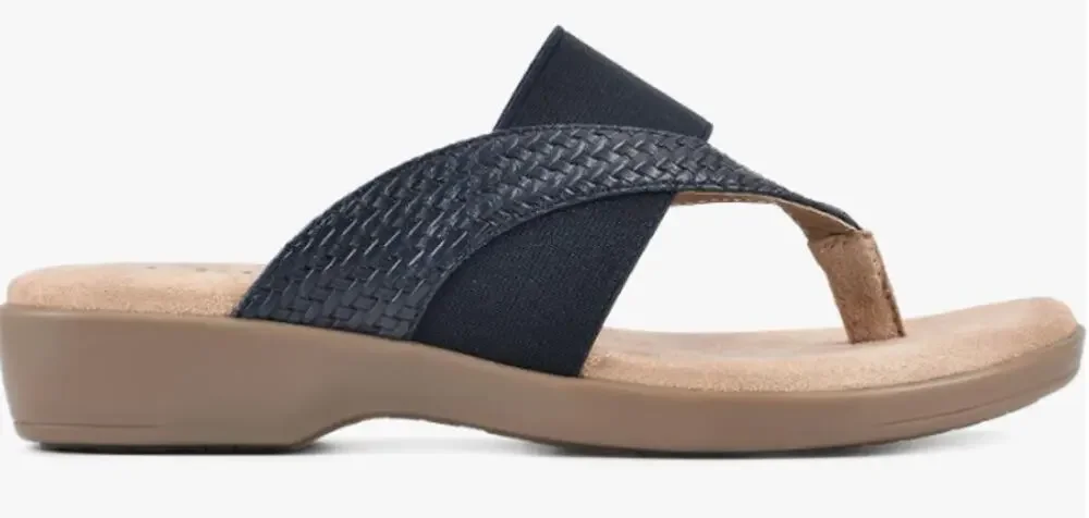 CLIFFS BY WHITE MOUNTAIN WOMENS BUMBLE NAVY WOVEN SMOOTH THONG SANDAL 10M